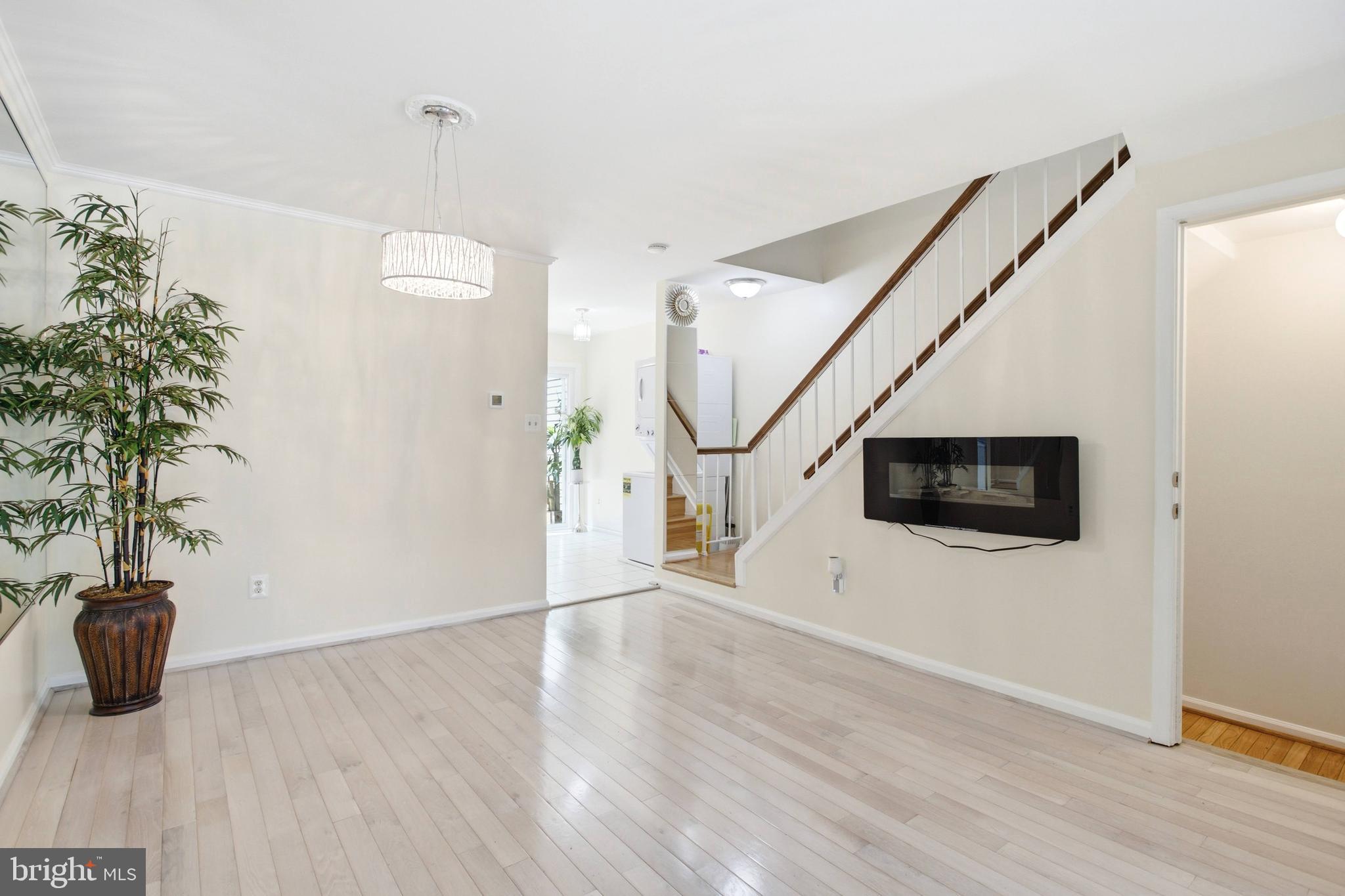 8434 Springfield Oaks Drive Springfield, VA 22153 - Photo 15 of 46