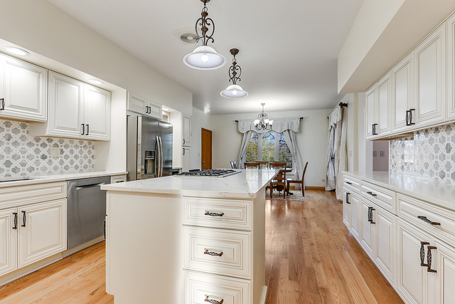 126 Tomlin Circle Burr Ridge, IL 60527 - Photo 6 of 32 Gallery Image 6