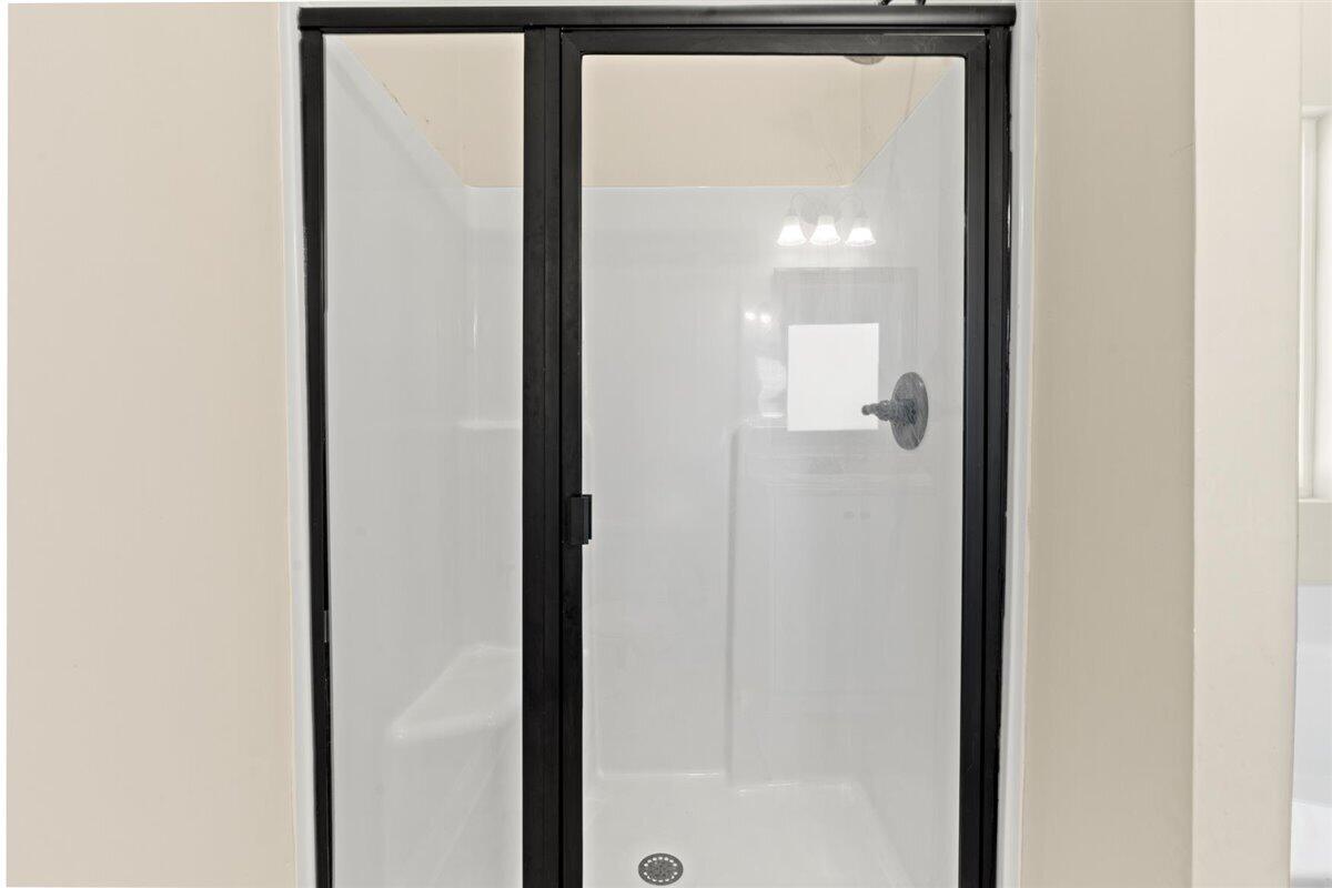 129 Macedonia Road North Augusta, SC 29860 - Photo 22 of 36 22-Master Shower
