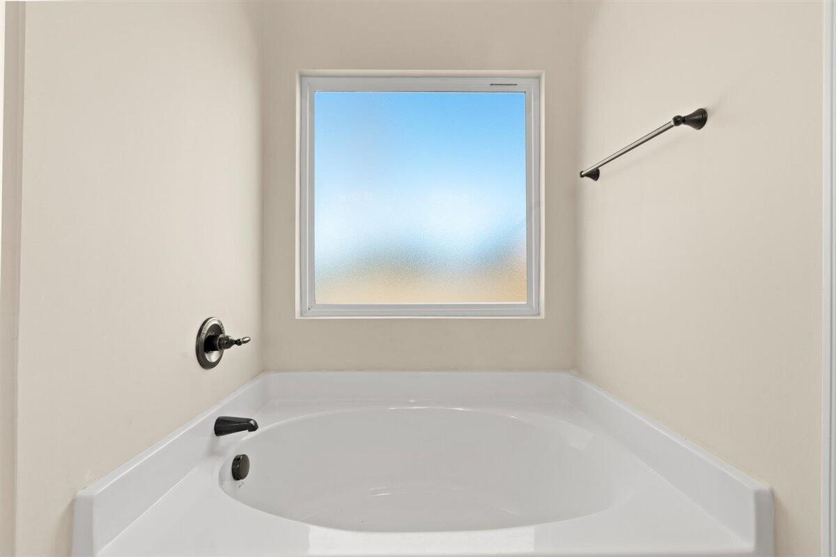 129 Macedonia Road North Augusta, SC 29860 - Photo 23 of 36 23-Master Tub