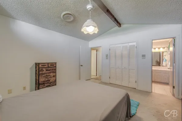 a view of empty room with floor to ceiling window