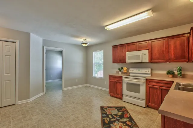 $1,650 | 2665 Fairmount Lane, Tallahassee, FL 32308