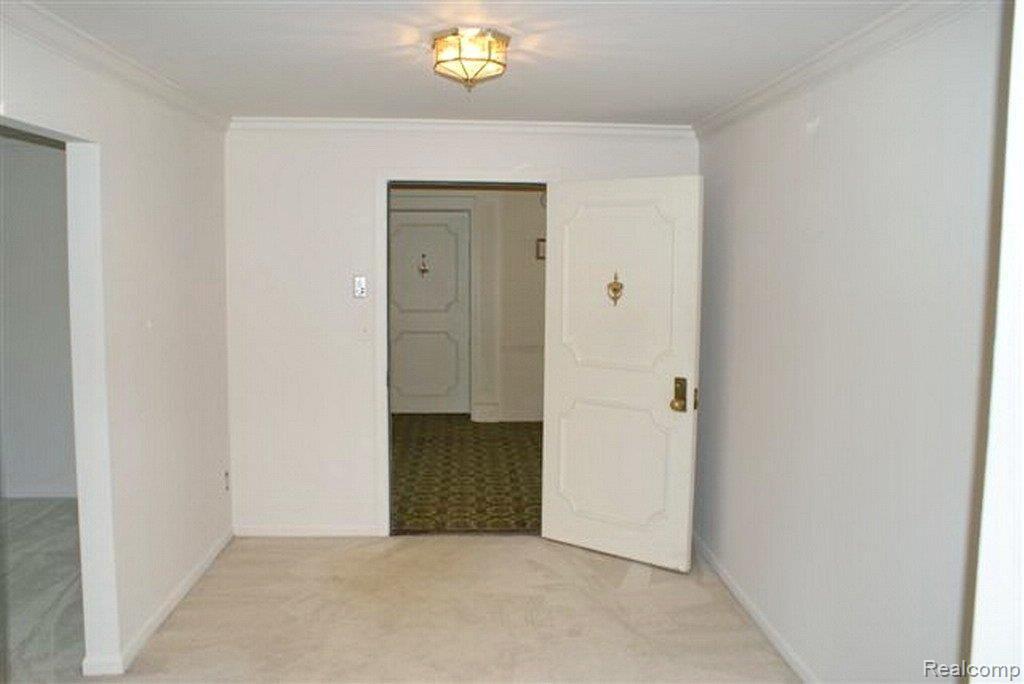 18301 West Thirteen Mile Road, Unit 3 Southfield, MI 48076 - Photo 3 of 23 Large Foyer 12x9 Open To LR