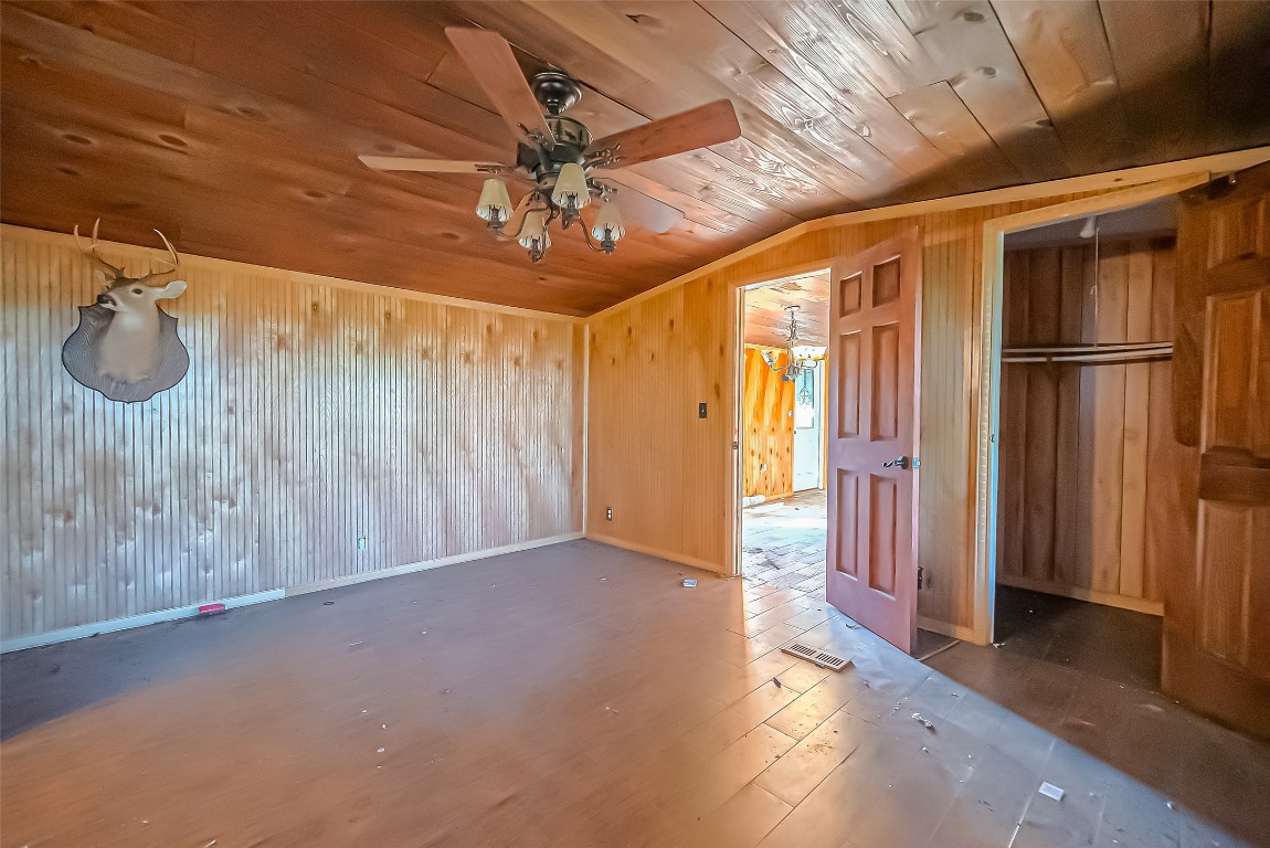 2830 County Road 290 Angleton, TX 77515 - Photo 9 of 11 a view of entryway