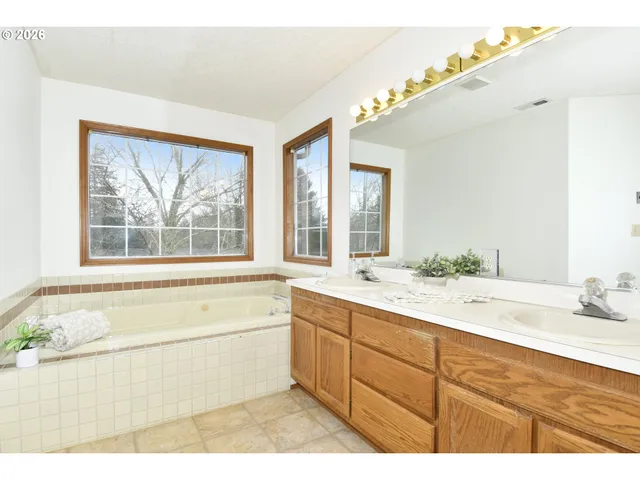 $590,000 | 17915 Monticello Drive, Gladstone, OR 97027