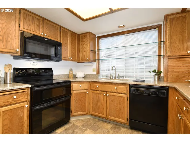 $590,000 | 17915 Monticello Drive, Gladstone, OR 97027