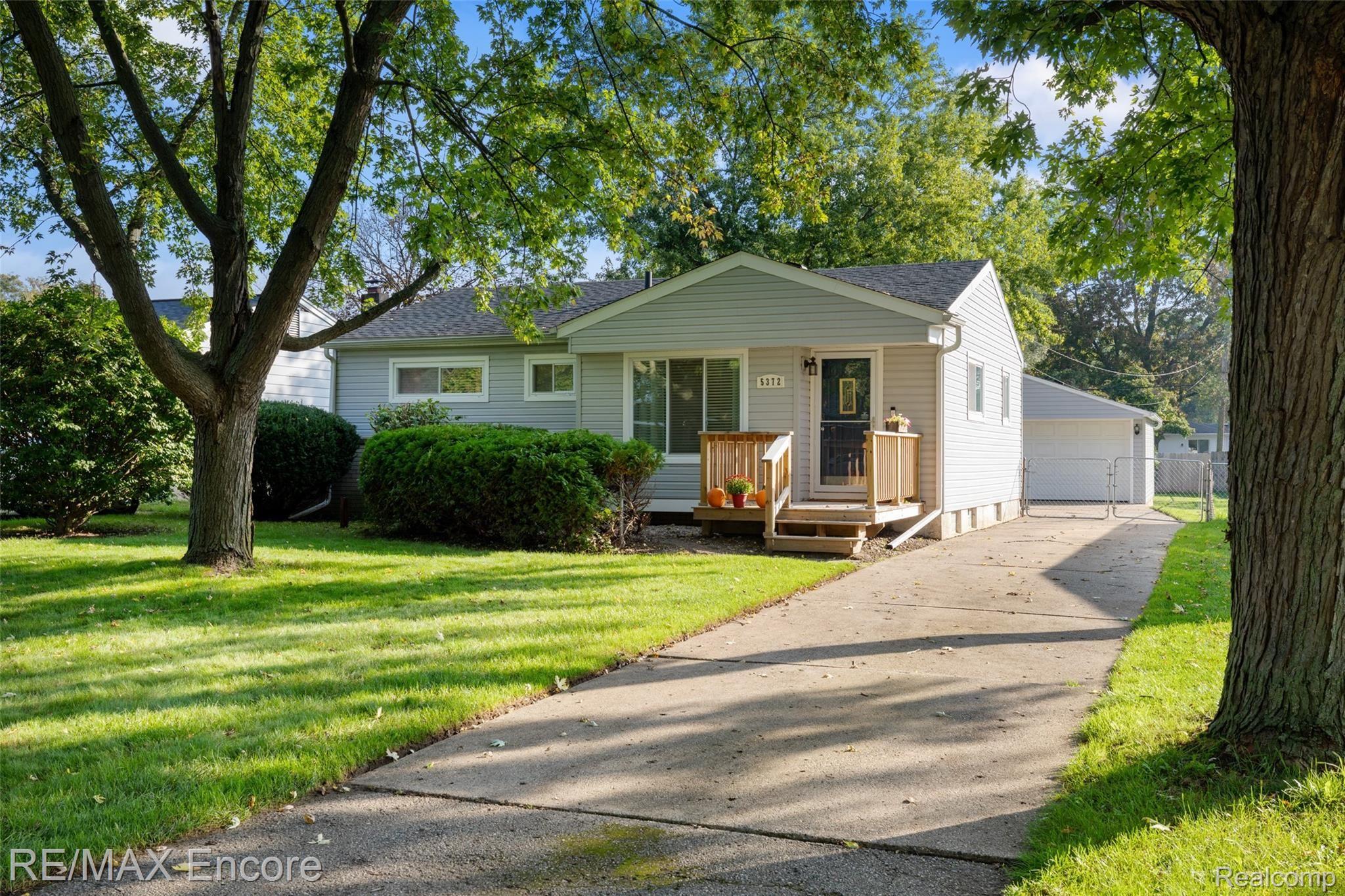 5372 Drayton Road Clarkston, MI 48346 - Photo 1 of 29 Welcome Home!