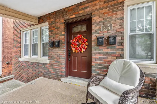 $1,200 | 858 Nottingham Road, Grosse Pointe, MI 48230