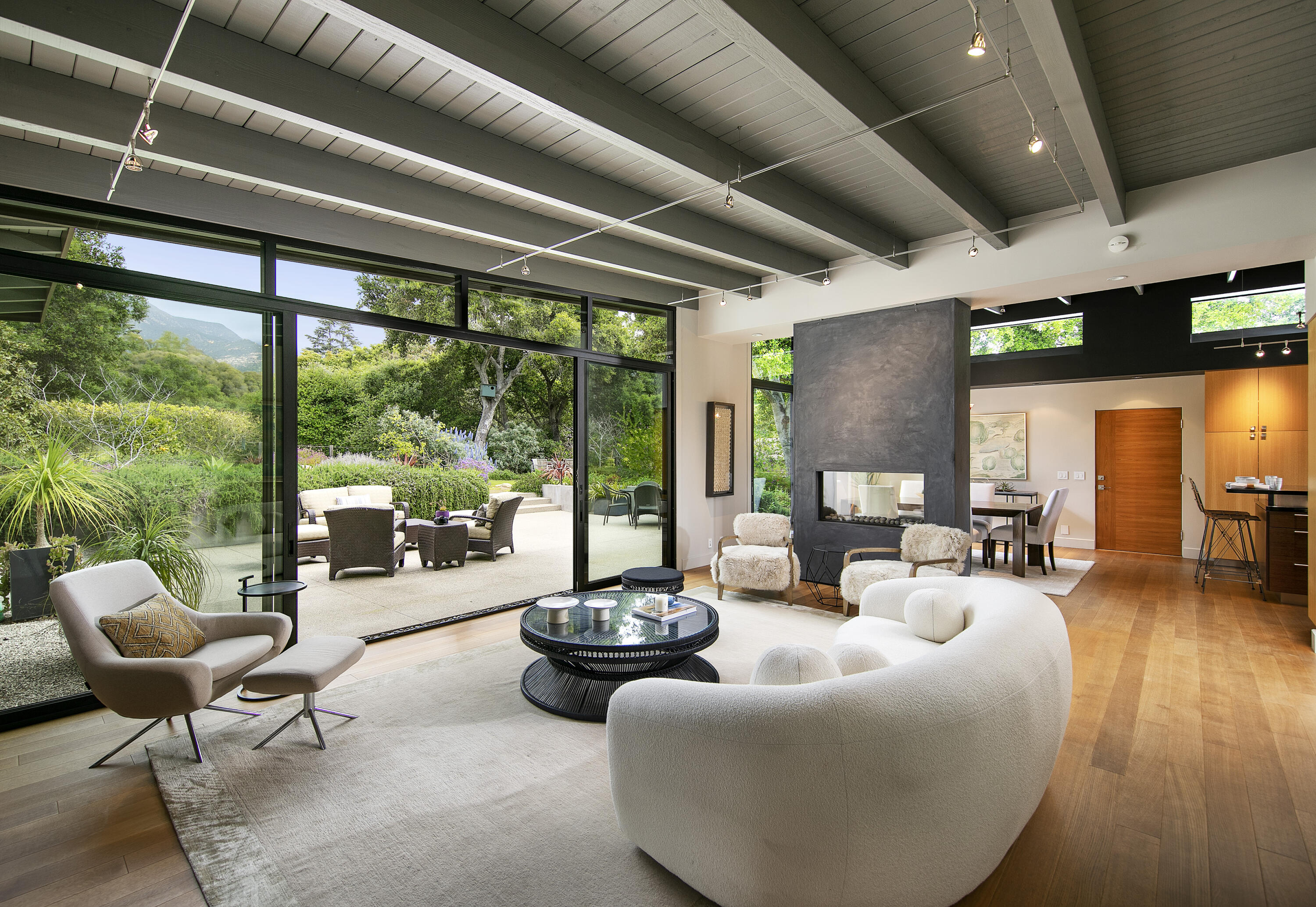 1410 School House Road Montecito, CA 93108 - Photo 9 of 21 Great room