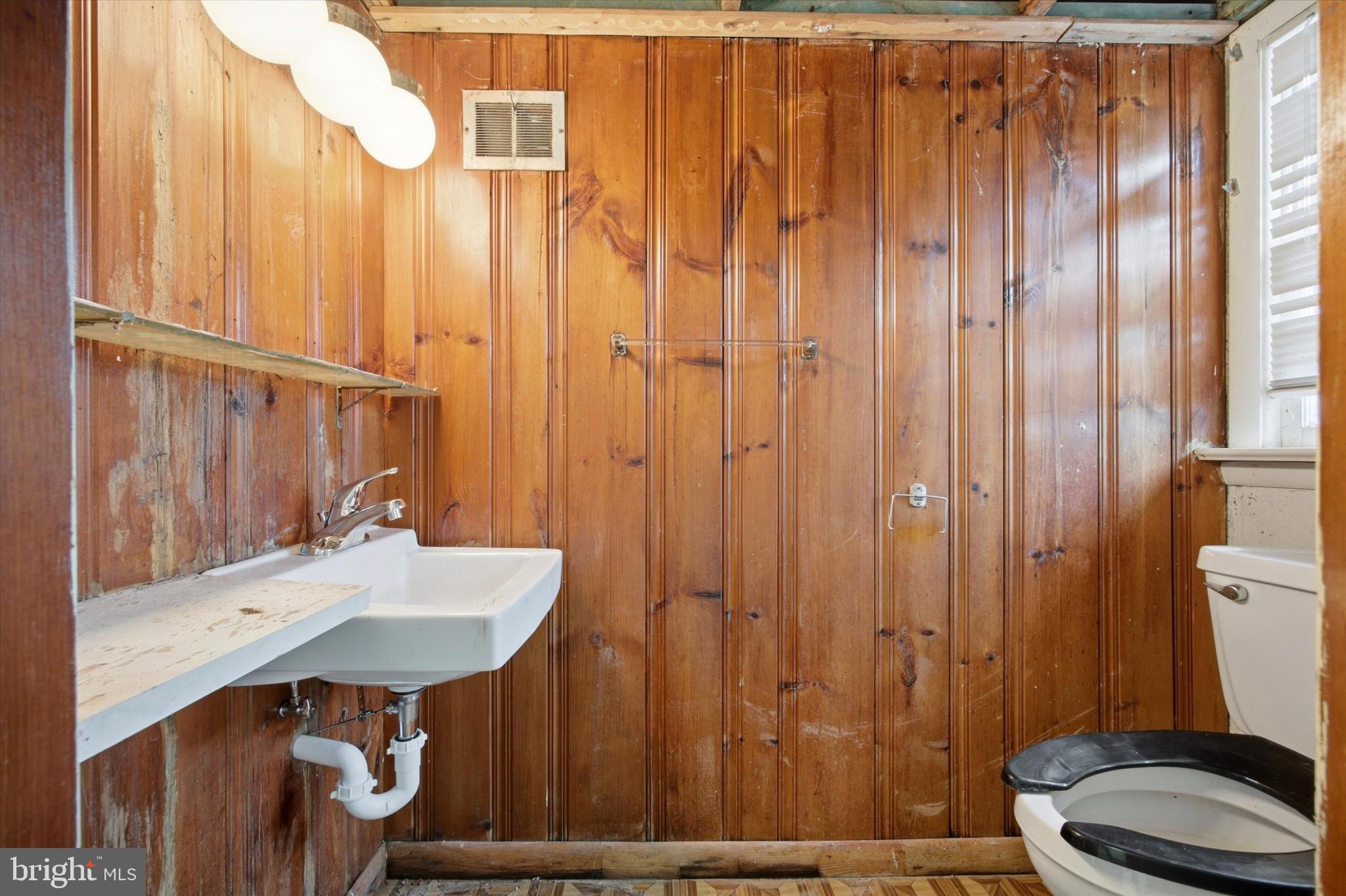 129 Locksley Road Glen Mills, PA 19342 - Photo 23 of 36 a bathroom with a sink a toilet and shower curtain
