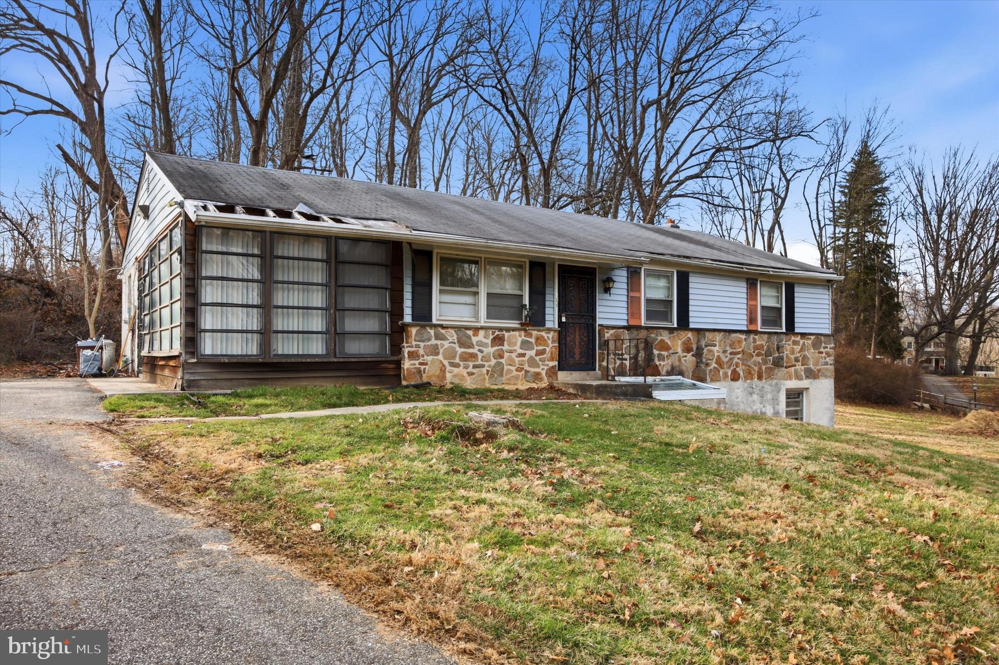 129 Locksley Road Glen Mills, PA 19342 - Photo 3 of 36 a front view of a house with a yard