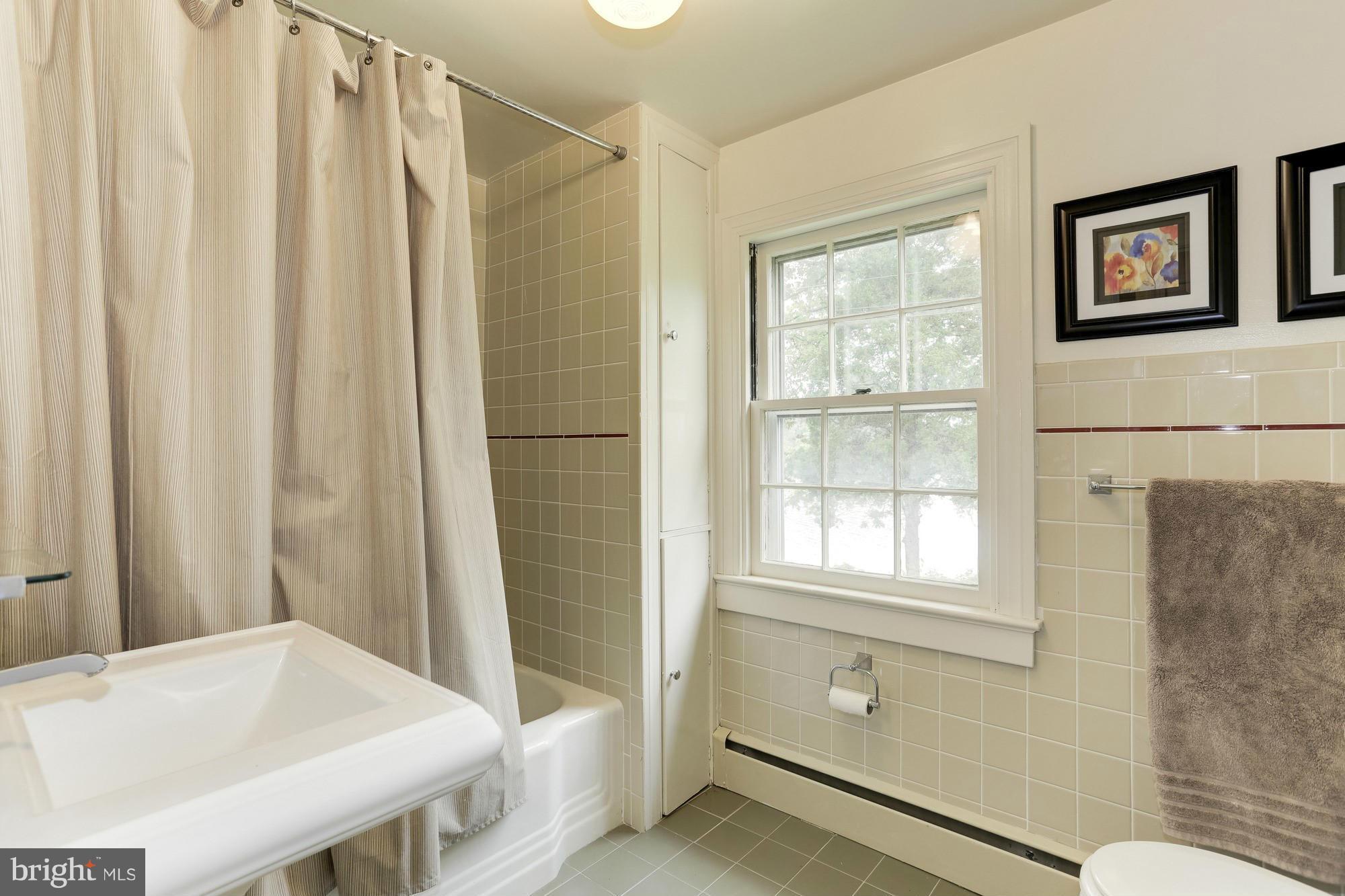1809 Hudson Road Cambridge, MD 21613 - Photo 23 of 30 Bath - 2nd floor fully remodeled ceramic tile