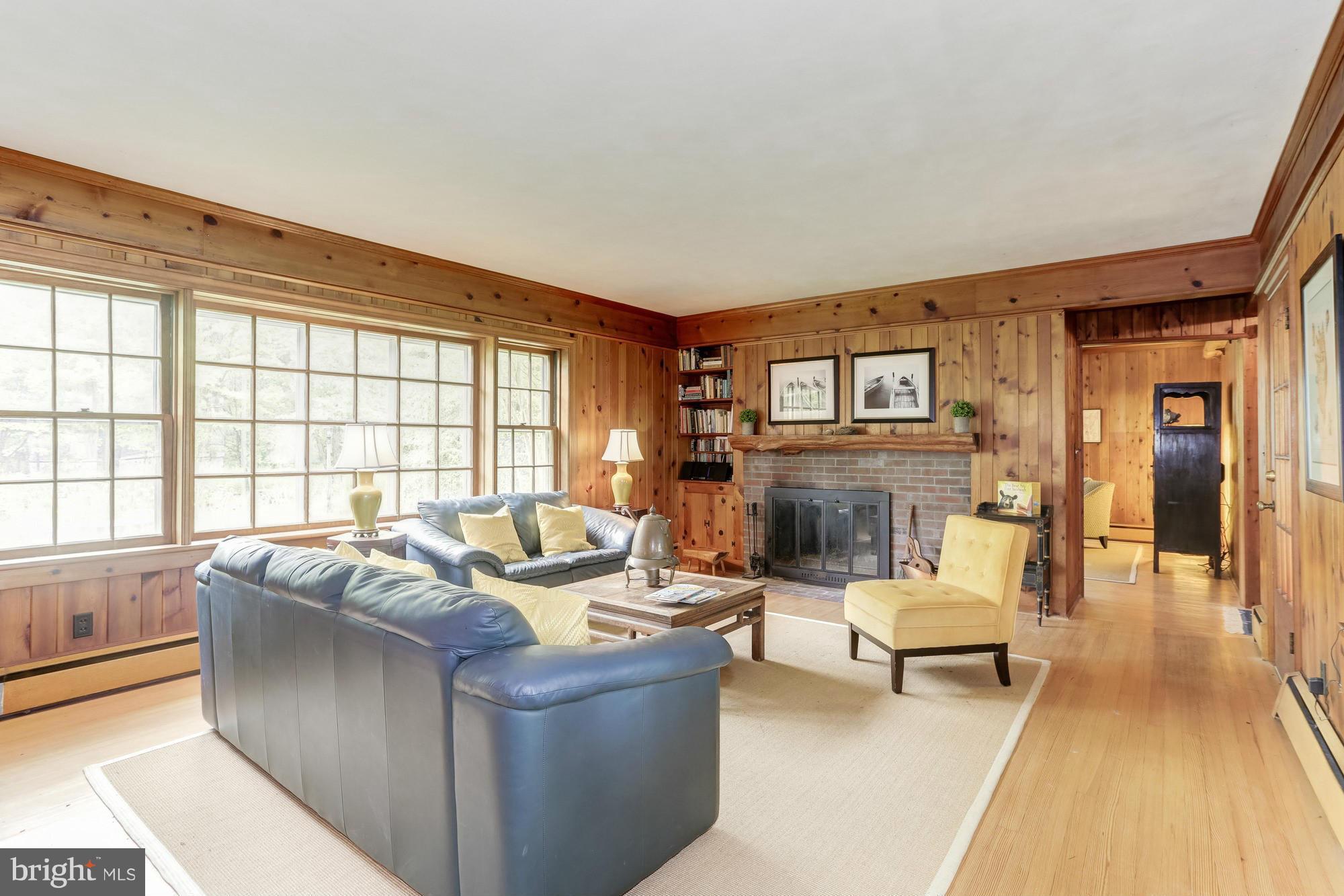 1809 Hudson Road Cambridge, MD 21613 - Photo 6 of 30 Living Room