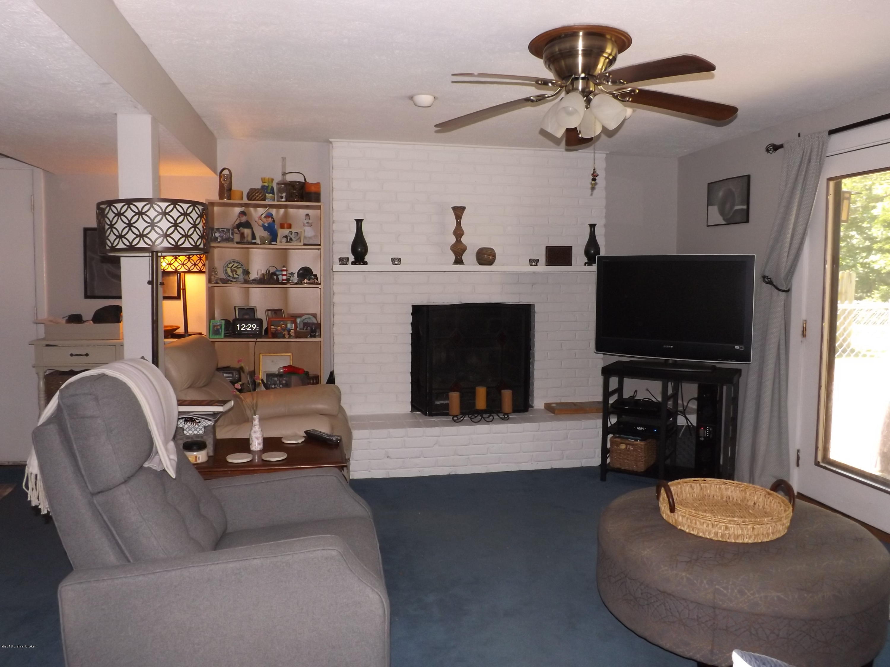 116 Blue Ridge Road Louisville, KY 40223 - Photo 17 of 36 FAMILY ROOM