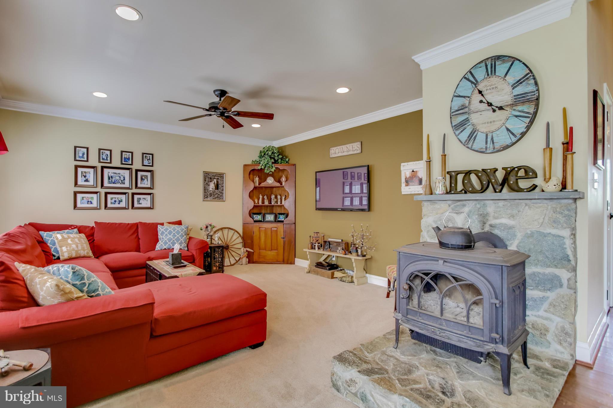 1940 Long Corner Road Mount Airy, MD 21771 - Photo 14 of 30 Family Room