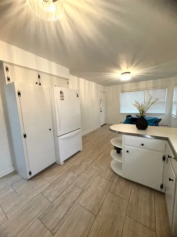 $2,100 | 2308 Oakton Street, Unit 1, Park Ridge, IL 60068