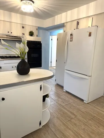 $2,100 | 2308 Oakton Street, Unit 1, Park Ridge, IL 60068