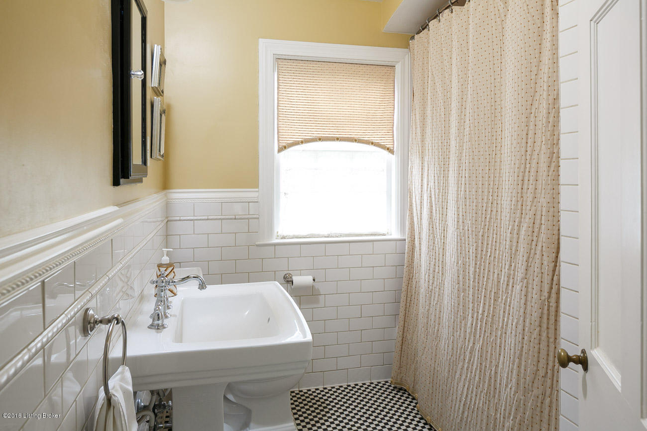 208 Gibson Road Richlawn, KY 40207 - Photo 17 of 25 RealTourCast _ L Johnston _ 208 Gibson (