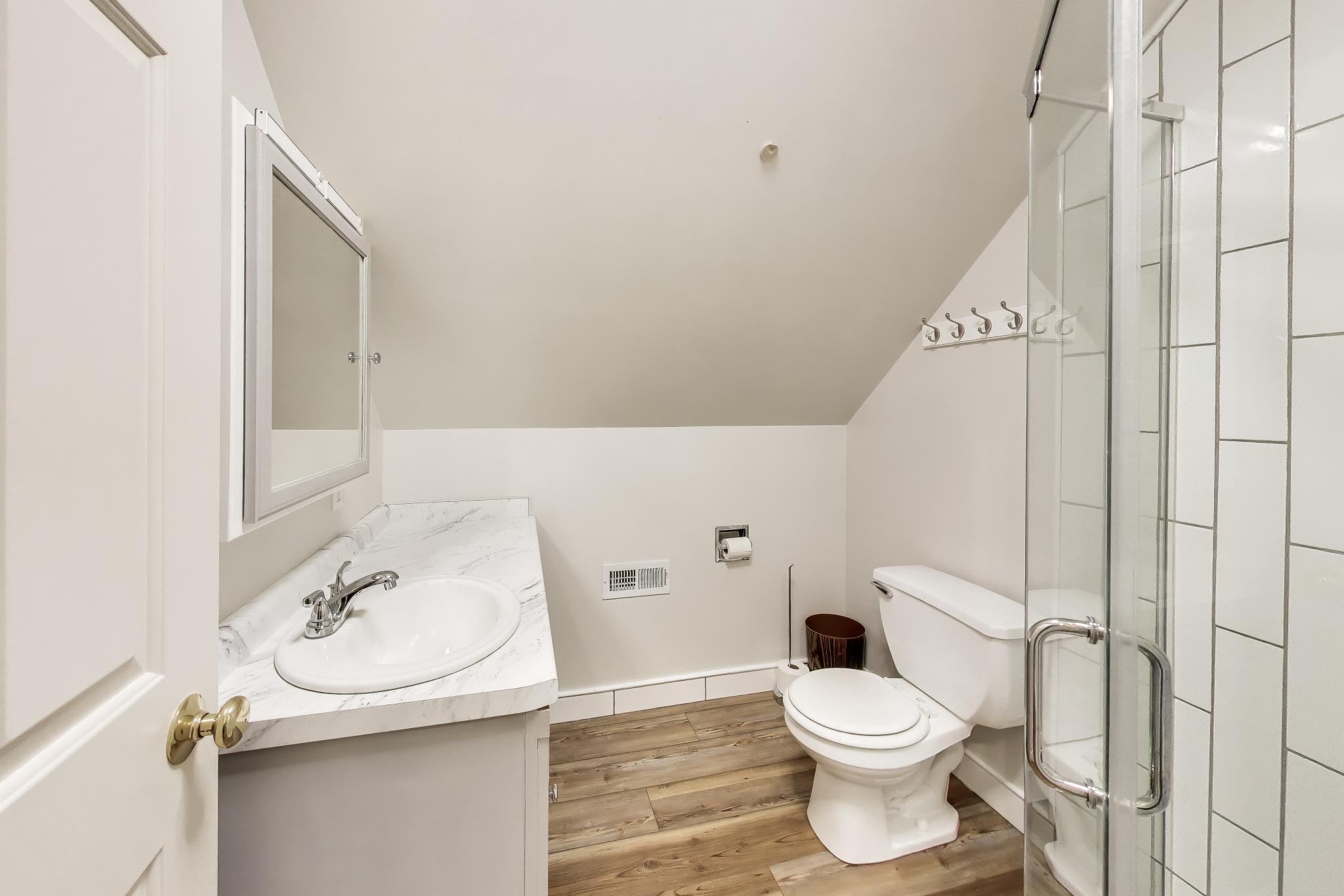 335 Howard Street Walworth, WI 53184 - Photo 17 of 20 Upper Bathroom
