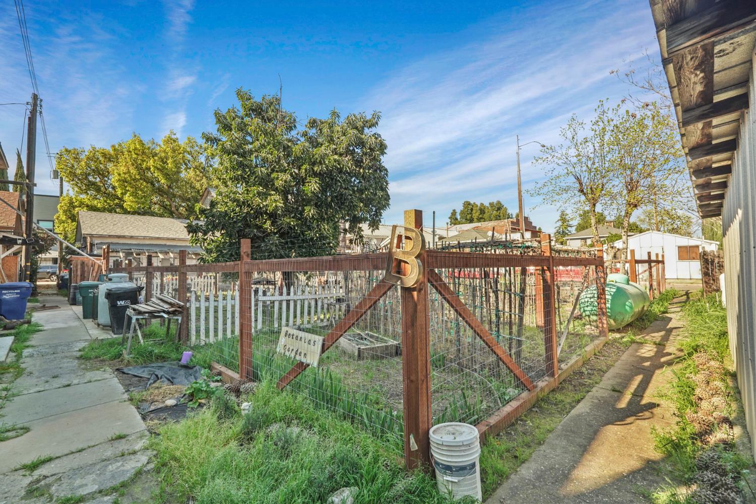 1269 B Street Walnut Grove, CA 95690 - Photo 38 of 42 a view of a balcony with chairs