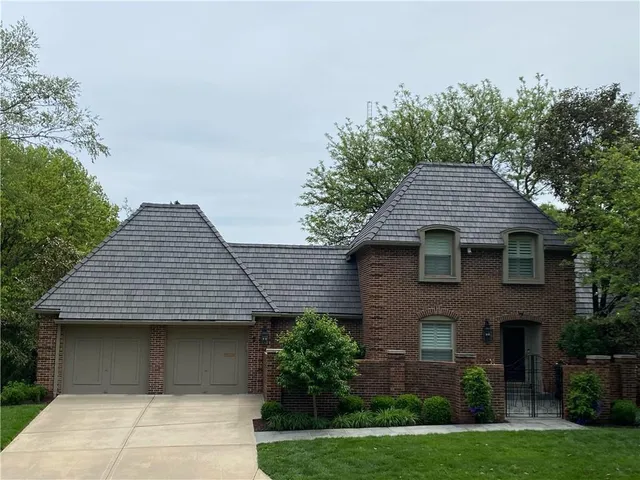 $1,200,000 | 7 Le Mans Court, Prairie Village, KS 66208