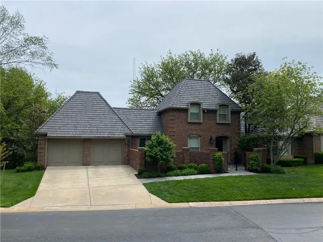 $1,200,000 | 7 Le Mans Court, Prairie Village, KS 66208