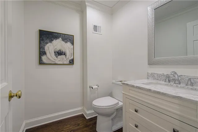 $1,200,000 | 7 Le Mans Court, Prairie Village, KS 66208