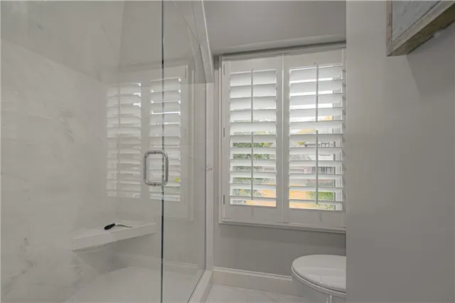 $1,200,000 | 7 Le Mans Court, Prairie Village, KS 66208