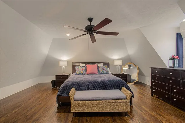 $1,200,000 | 7 Le Mans Court, Prairie Village, KS 66208