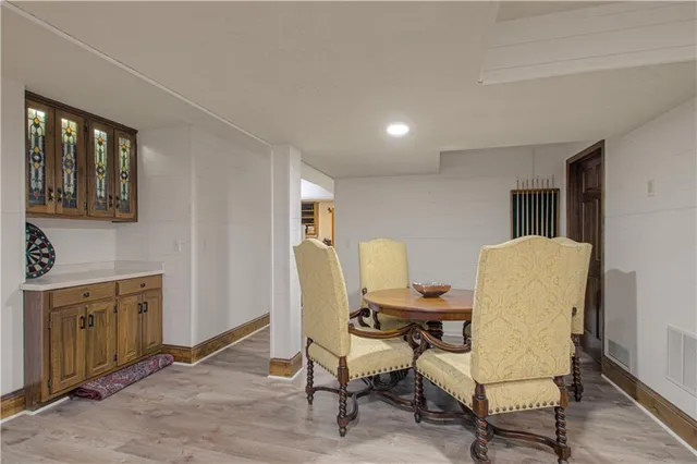 $1,200,000 | 7 Le Mans Court, Prairie Village, KS 66208