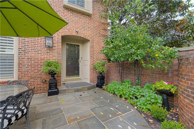 $1,200,000 | 7 Le Mans Court, Prairie Village, KS 66208