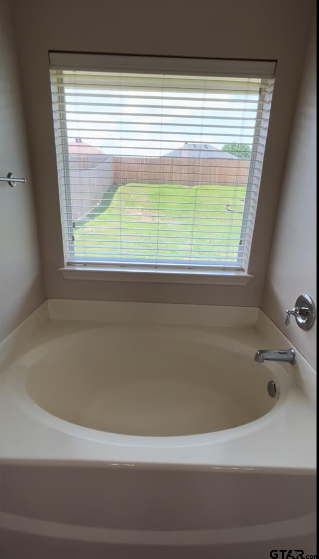 213 Cass Circle Tyler, TX 75703 - Photo 38 of 44 a bathroom with a bathtub