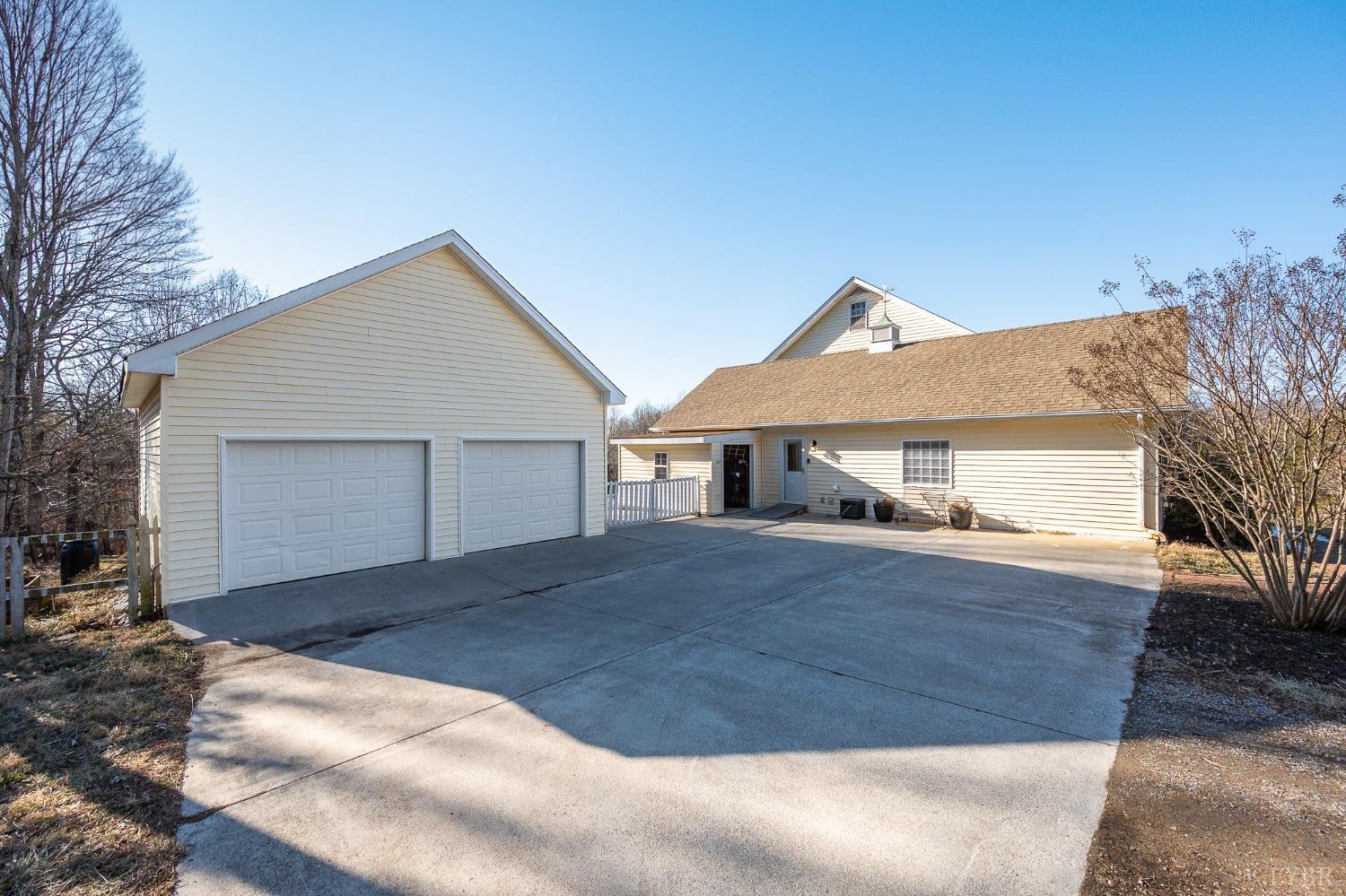 3520 Roaring Run Road Goode, VA 24556 - Photo 21 of 68