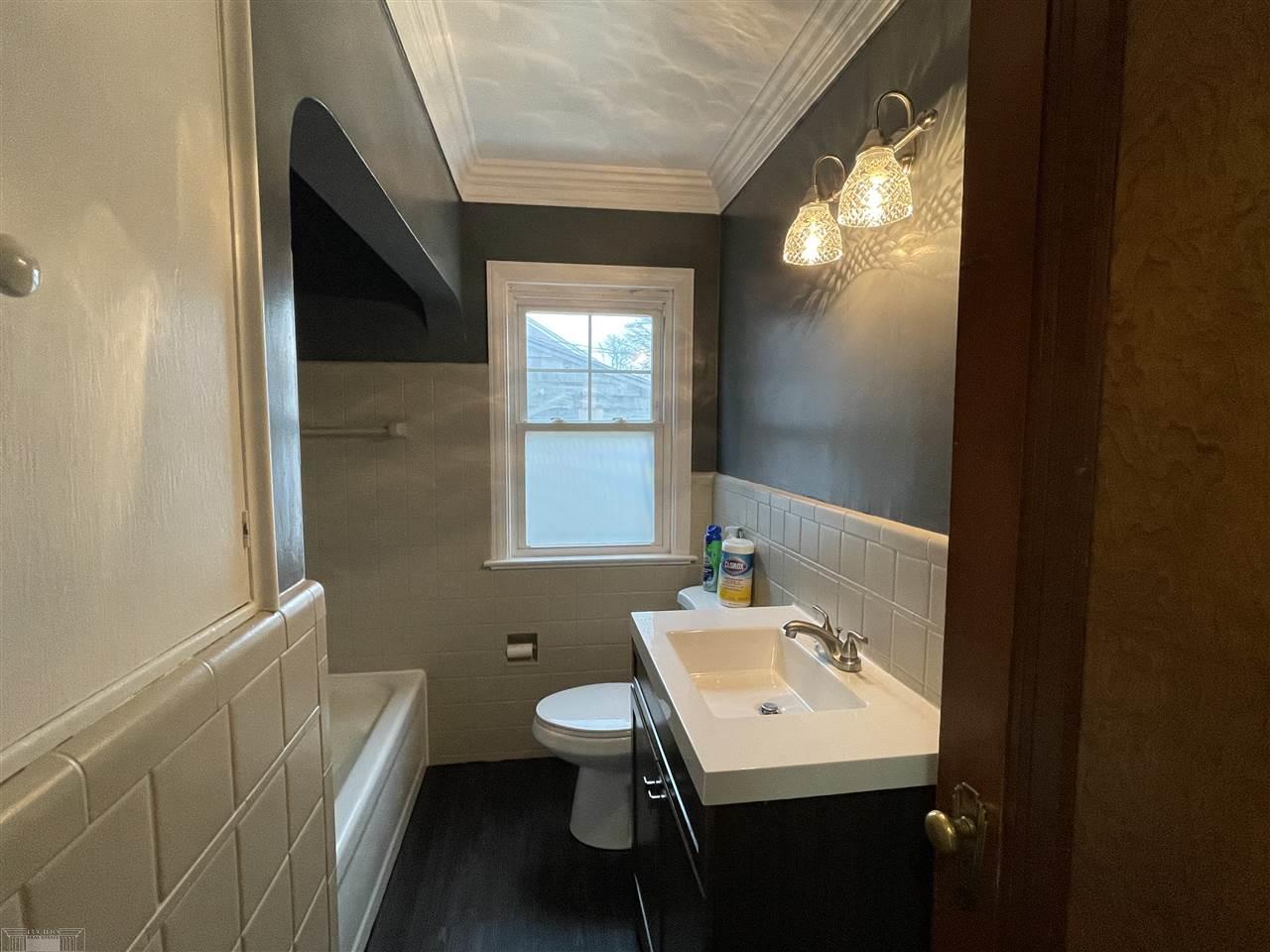1386 Hampton Road Grosse Pointe Woods, MI 48236 - Photo 11 of 14