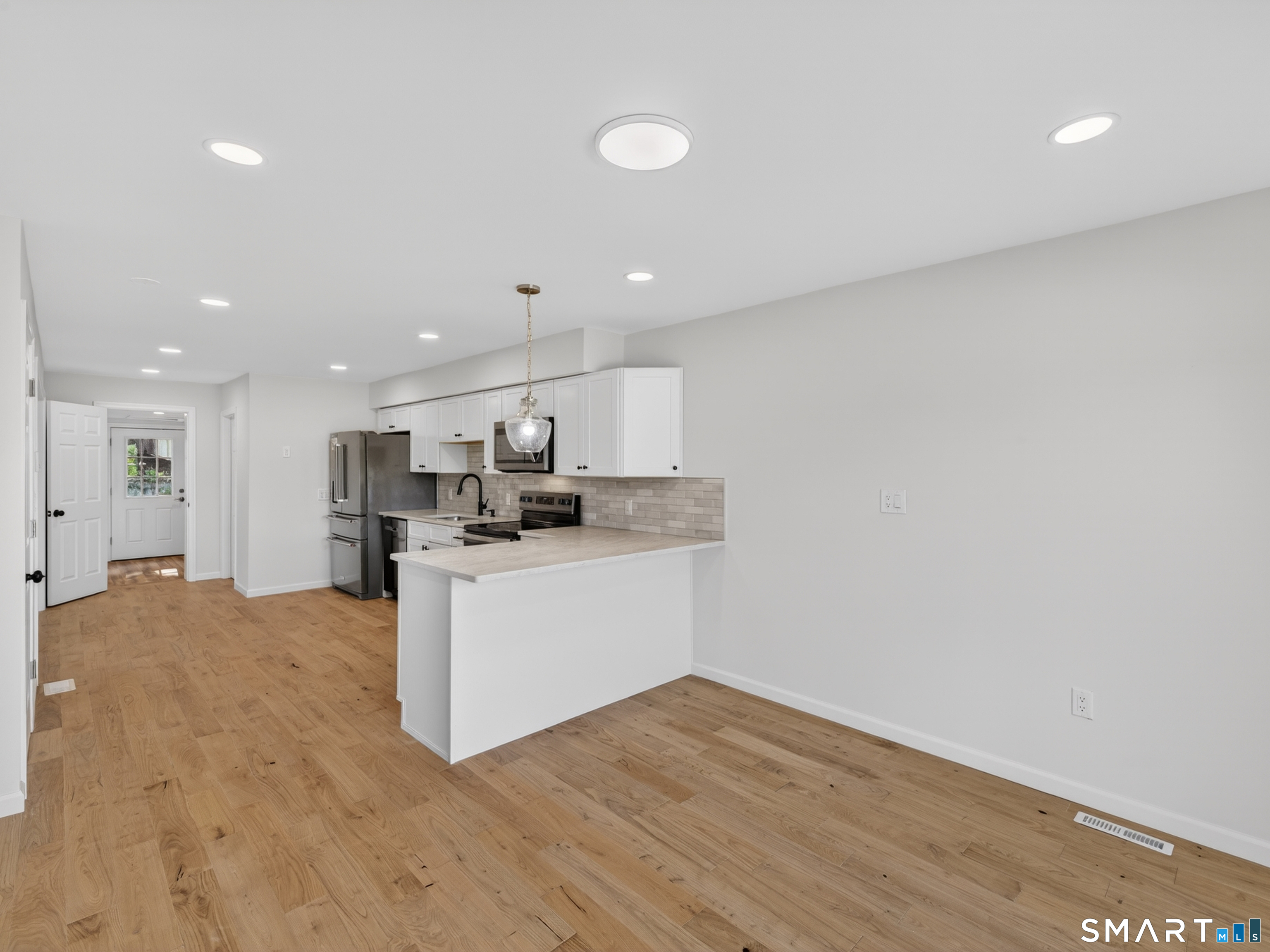 205 Flanders Road East Lyme, CT 06357 - Photo 13 of 39 Gallery Image 13