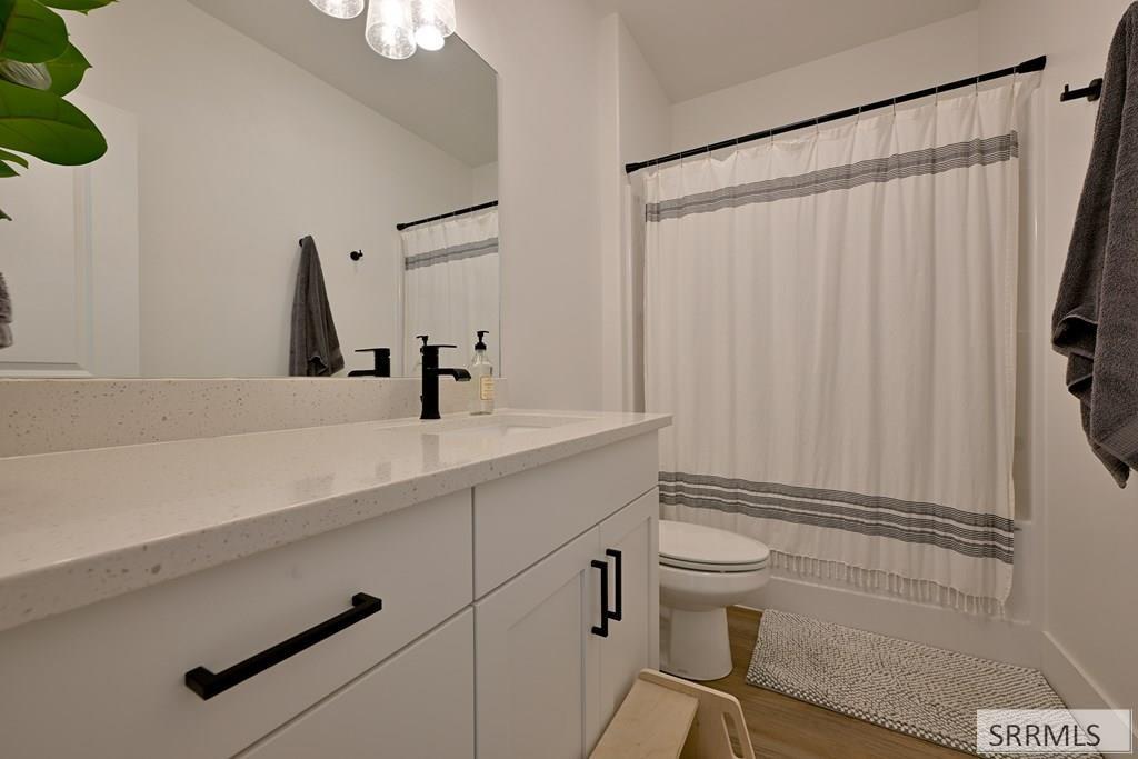 1458 North 805 Street Shelley, ID 83274 - Photo 13 of 27 Bathroom 2