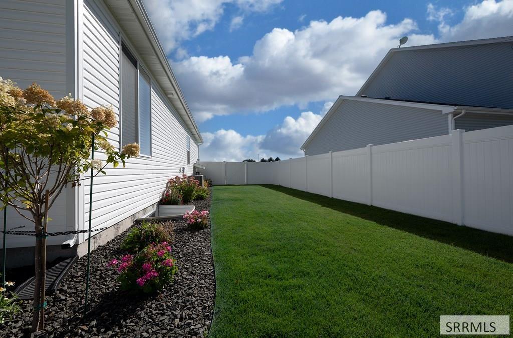 1458 North 805 Street Shelley, ID 83274 - Photo 25 of 27 Side Yard