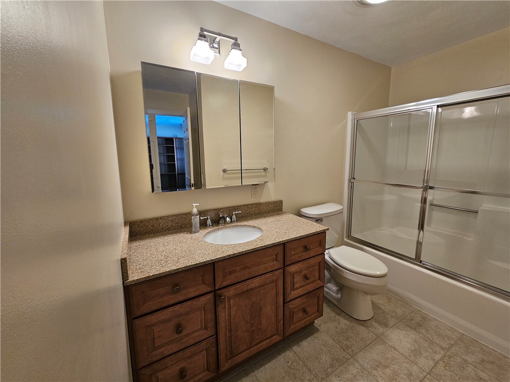 2970 Mendon Road, Unit 187 Cumberland, RI 02864 - Photo 30 of 34 2nd Bedroom Full Bath