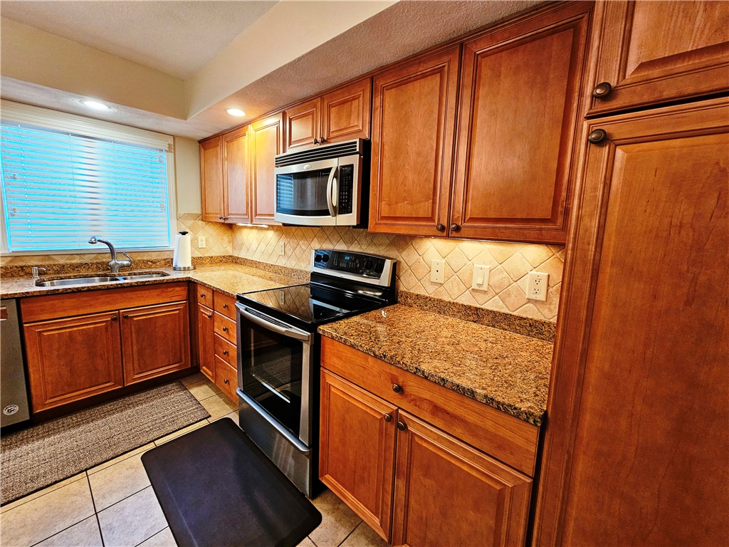 2970 Mendon Road, Unit 187 Cumberland, RI 02864 - Photo 7 of 34 Eat In Kitchen