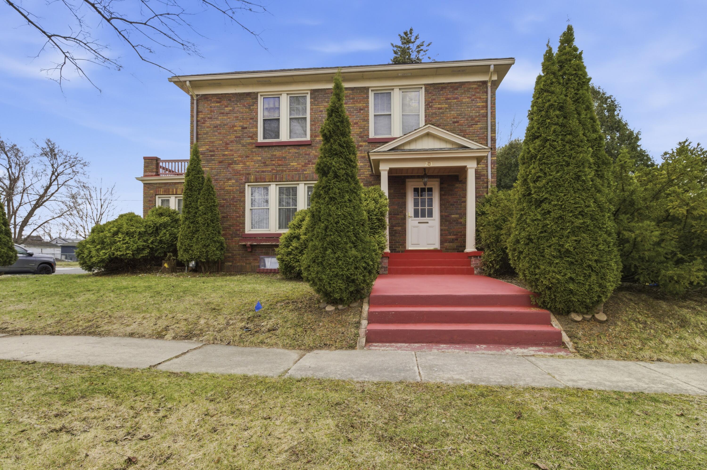 201 Capital Street Burlington, WI 53105 - Photo 2 of 39 IMG_8546