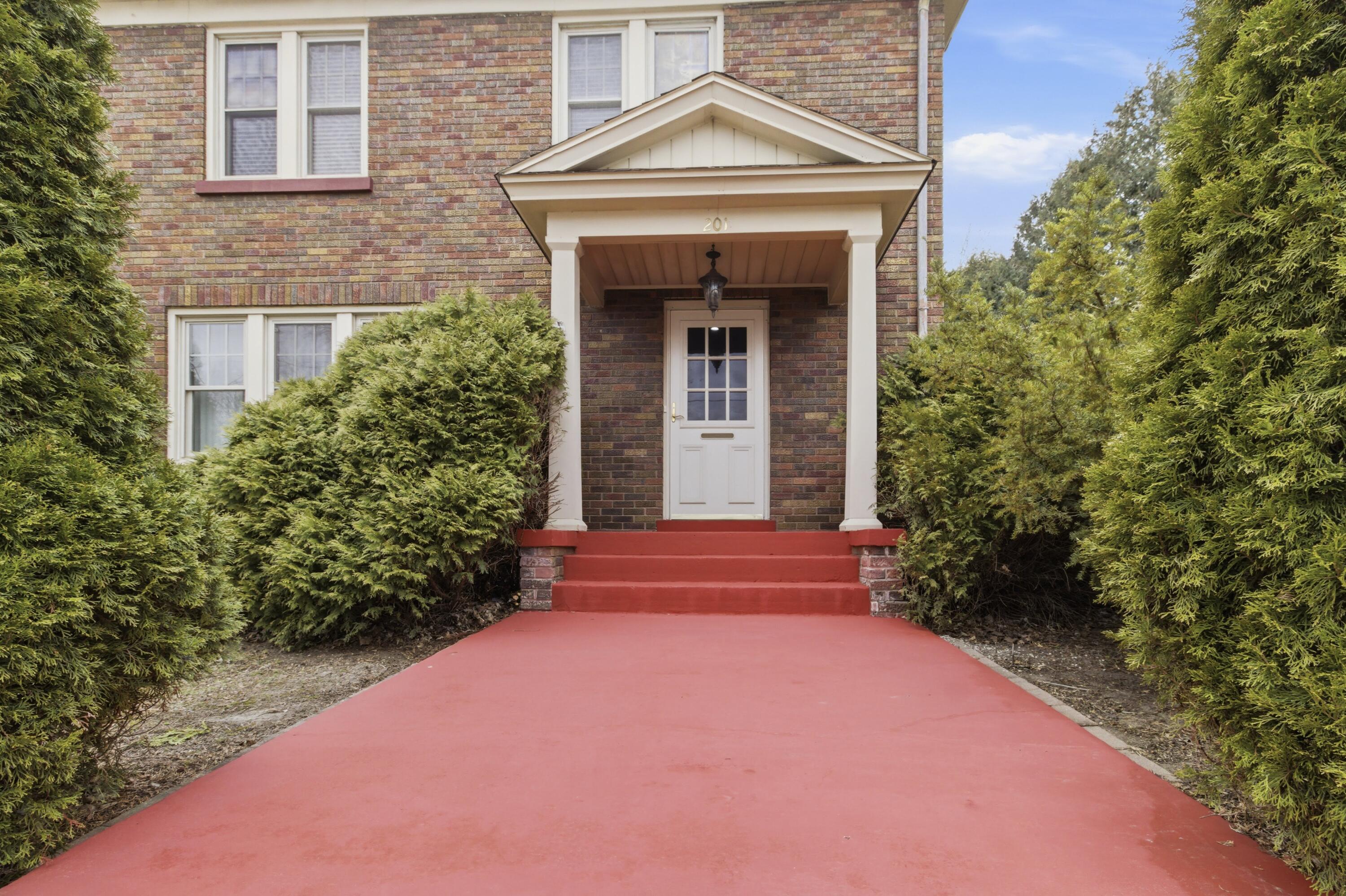 201 Capital Street Burlington, WI 53105 - Photo 3 of 39 IMG_8549