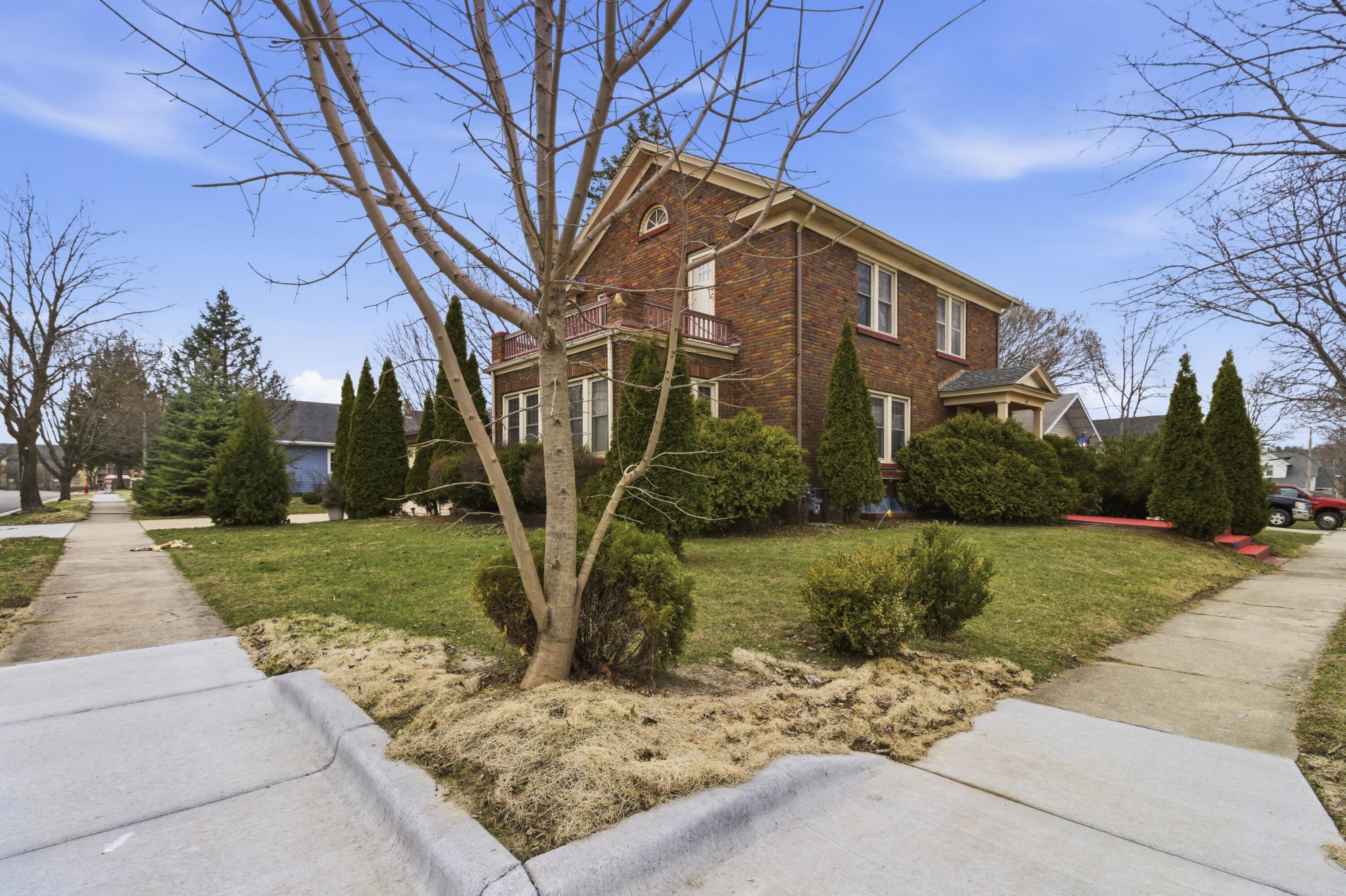 201 Capital Street Burlington, WI 53105 - Photo 4 of 39 IMG_8540