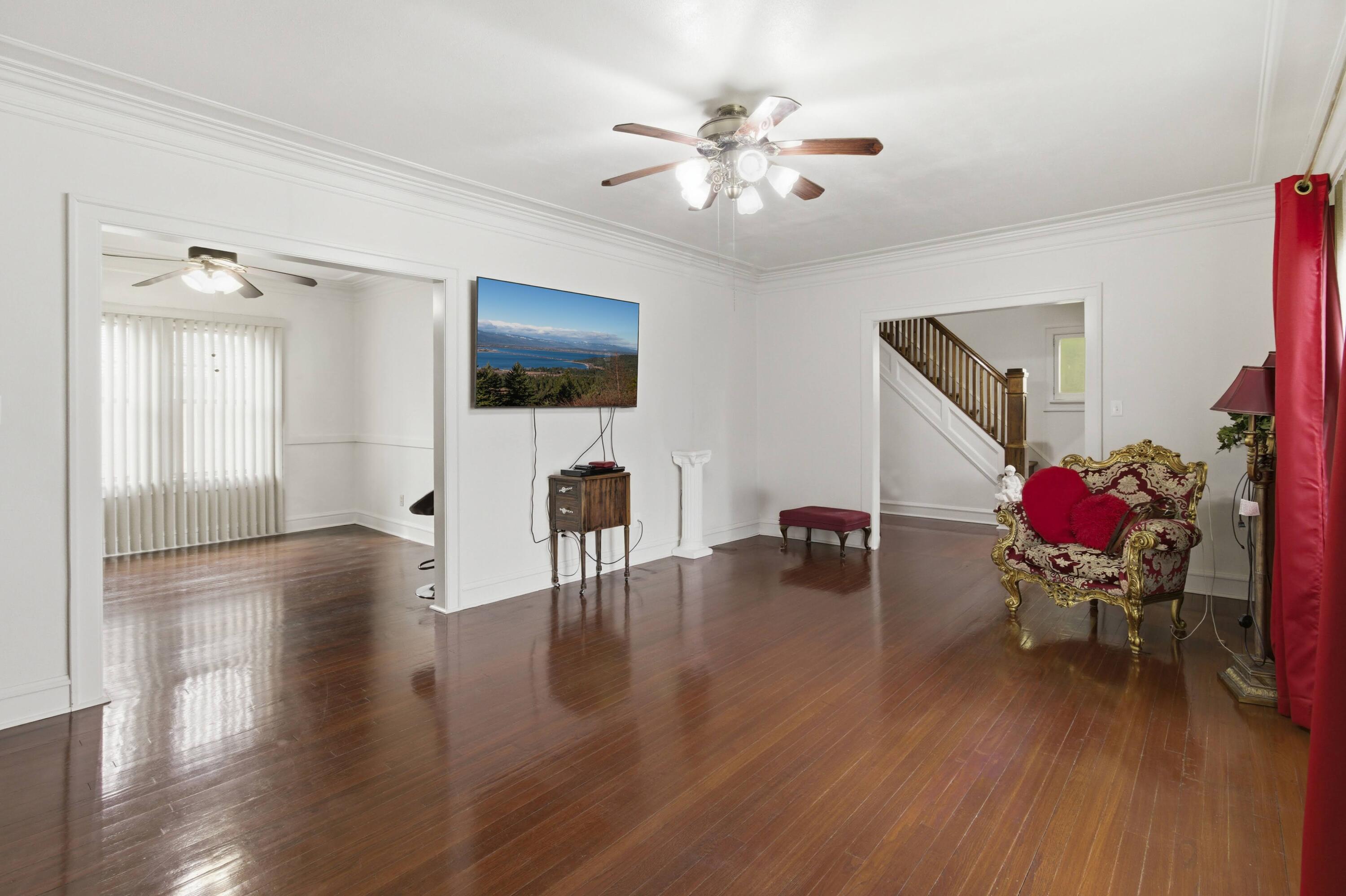 201 Capital Street Burlington, WI 53105 - Photo 6 of 39 IMG_8378