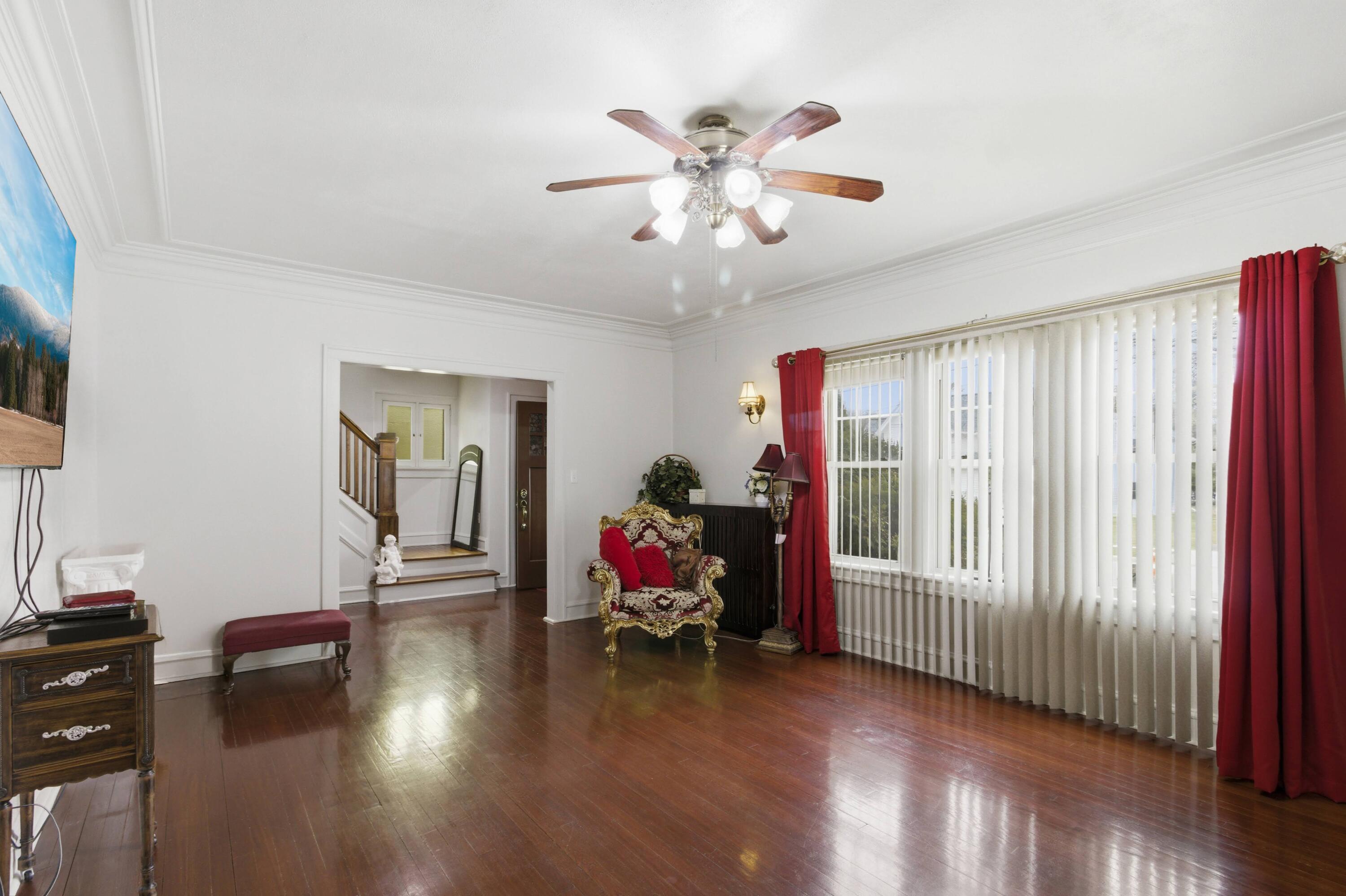 201 Capital Street Burlington, WI 53105 - Photo 7 of 39 IMG_8381