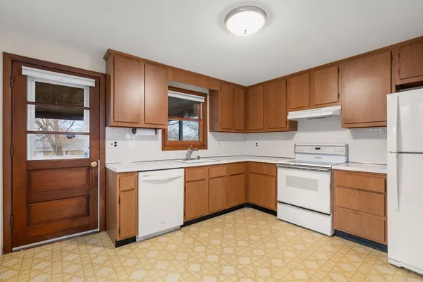 $609,000 | 6 Nancy Circle, Maynard, MA 01754