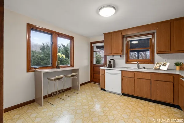 $609,000 | 6 Nancy Circle, Maynard, MA 01754