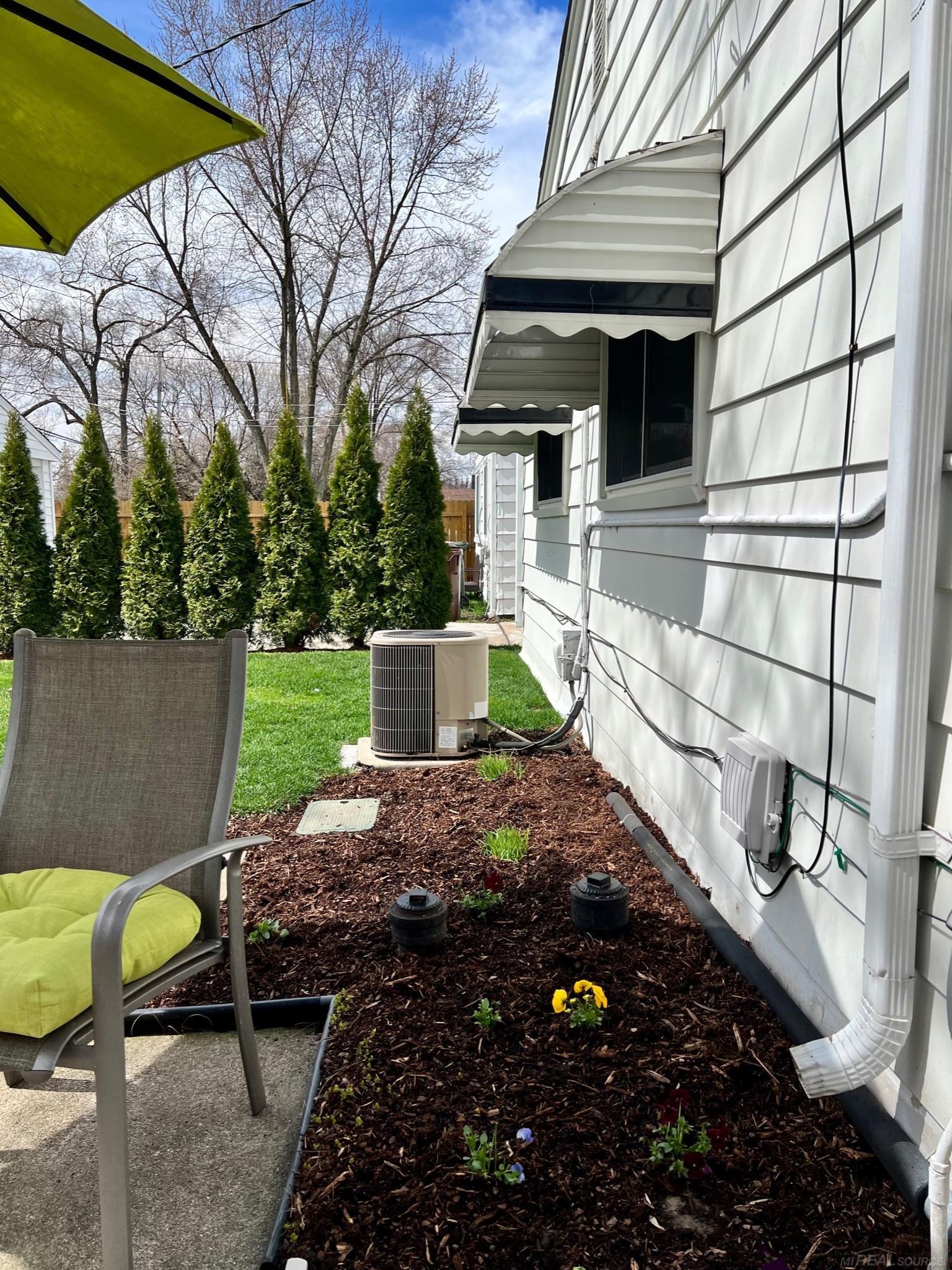 2181 Ridgemont Road Grosse Pointe Woods, MI 48236 - Photo 22 of 29