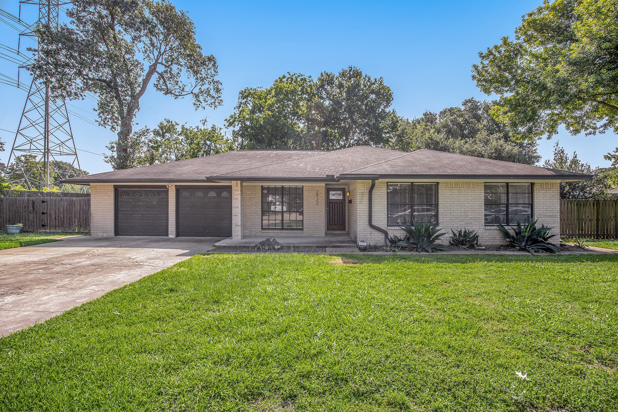 2902 Helberg Road Houston, TX 77092 - Photo 2 of 25 Gallery Image 2