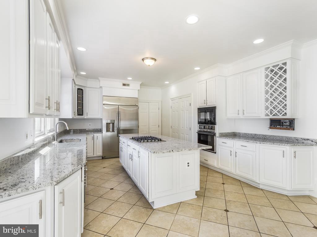 8951 Brook Road McLean, VA 22102 - Photo 13 of 33 Kitchen