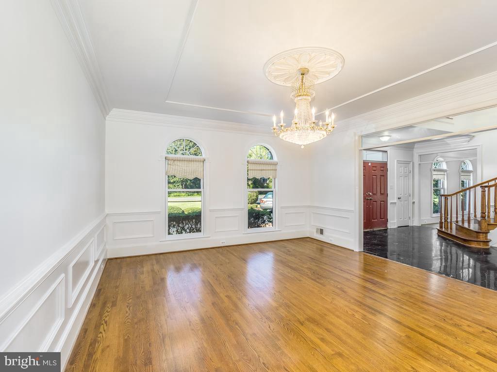8951 Brook Road McLean, VA 22102 - Photo 4 of 33 Formal Dining Room